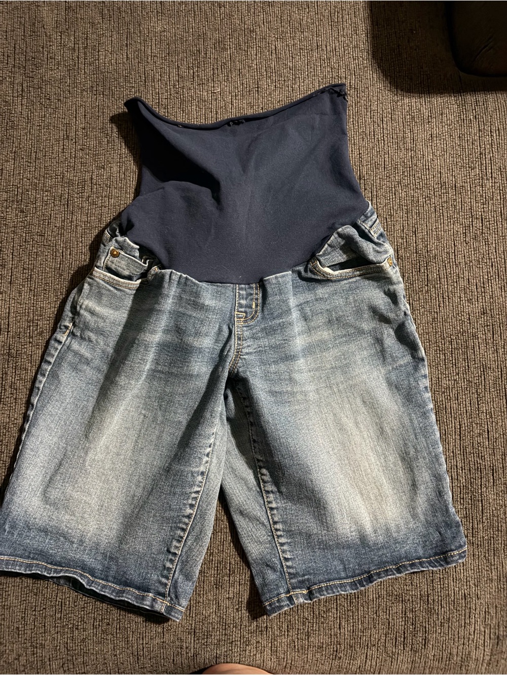 Indigo blue women’s maternity Jean shorts large